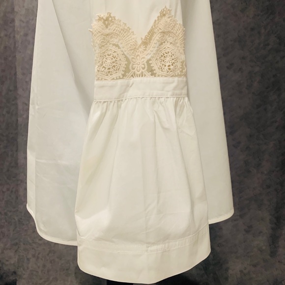 White cotton blouse with ivory lace trim - Picture 3 of 3
